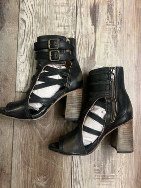 Freebird by Steven Women’s Black Strappy Peep-Toe Block Heel Booties